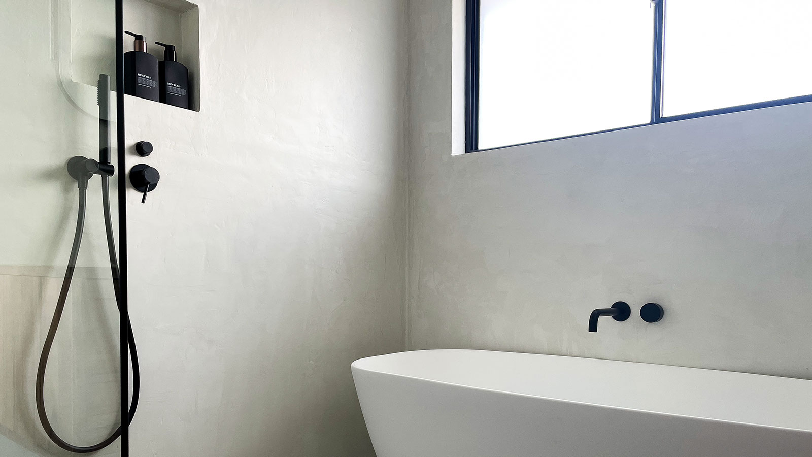 Декоративные штукатурки для ванных: влагостойкие решения без плитки